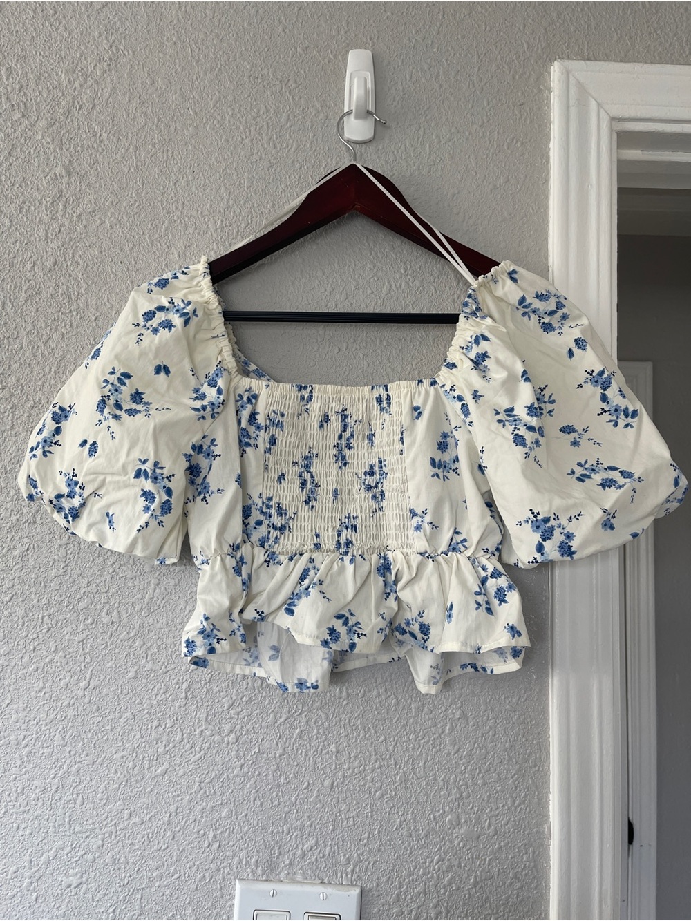 Band of the Free Los Angeles Blue Floral Smocked Peplum Puff Sleeve Crop Top S - Picture 3 of 6